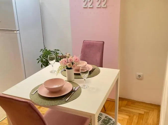 Διαμέρισμα 22 22 *